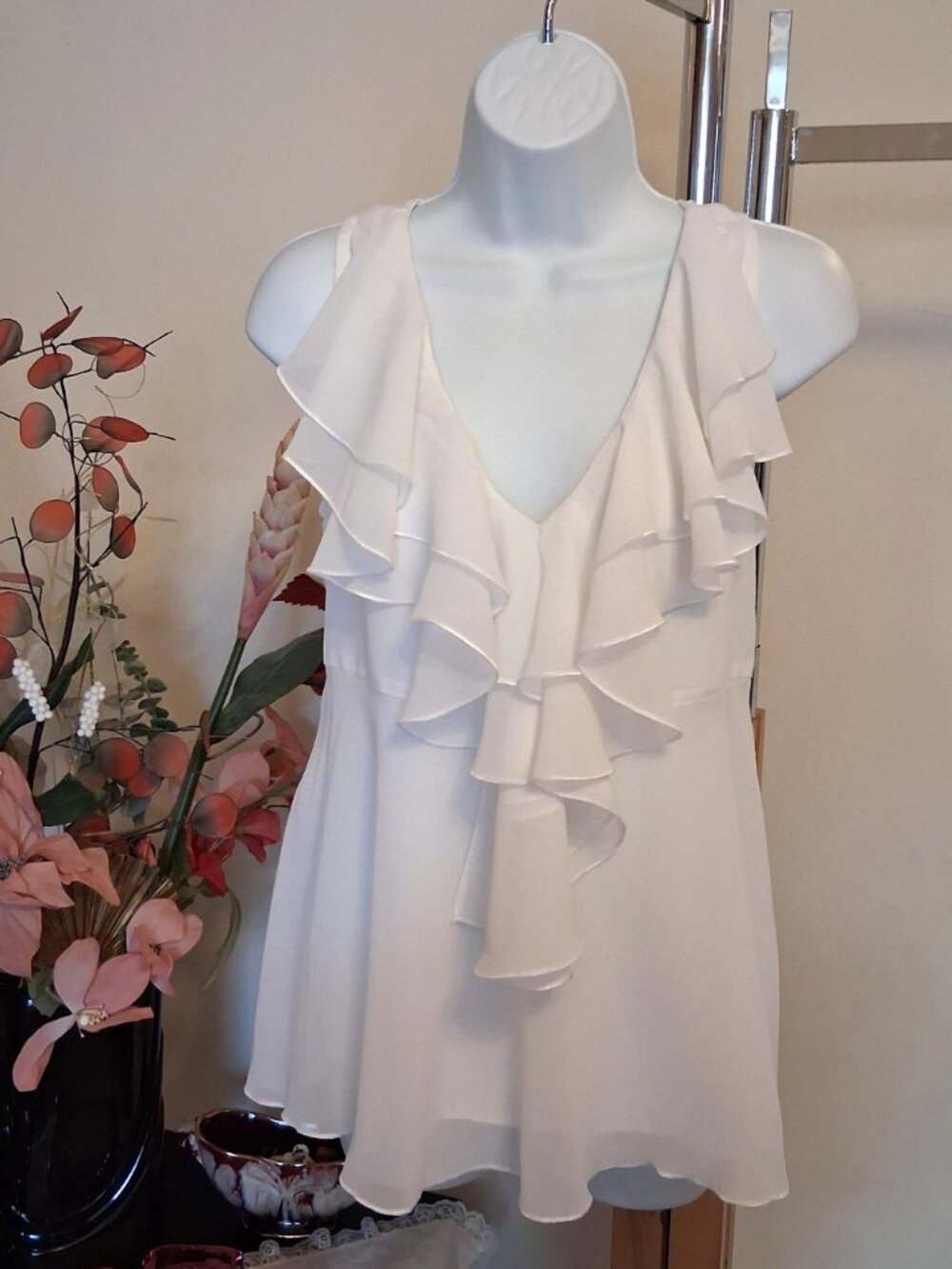 NWOT Papillon Women’s White Ruffle Lined Camisole Tank Summer Top 8 - Picture 5 of 9